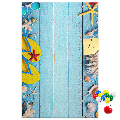 Kork-Pinnwand mit sommerlichem Strandmotiv auf blauem Hintergrund