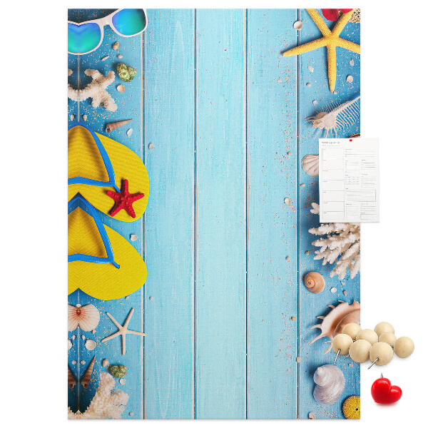 Kork-Pinnwand mit sommerlichem Strandmotiv auf blauem Hintergrund