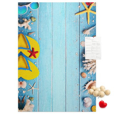 Kork-Pinnwand mit sommerlichem Strandmotiv auf blauem Hintergrund