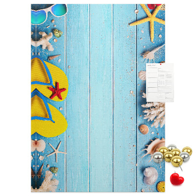 Kork-Pinnwand mit sommerlichem Strandmotiv auf blauem Hintergrund