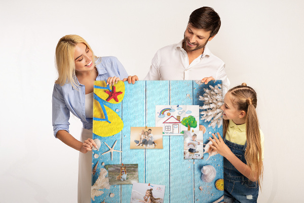 Bedruckte Korkplatte mit Motiv Sommerstrand mit Muscheln und Sand