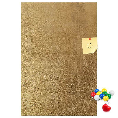Kork-Pinnwand mit Goldpapier und farbigen Stecknadeln