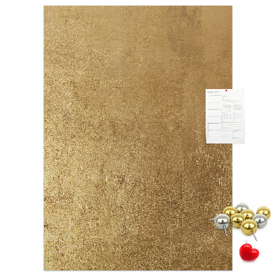 Kork-Pinnwand mit Goldpapier und farbigen Stecknadeln
