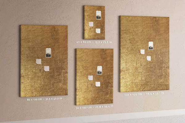 Kork-Pinnwand mit Goldpapier und farbigen Stecknadeln