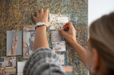 Pinnwand mit rustikaler Textur und blauen Akzenten