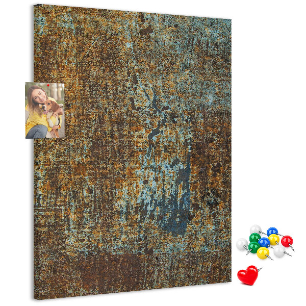Pinnwand mit rustikaler Textur und blauen Akzenten