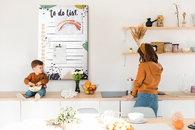 Bedruckte Korkplatte mit bunten Blättern auf To-Do-Listen-Hintergrund