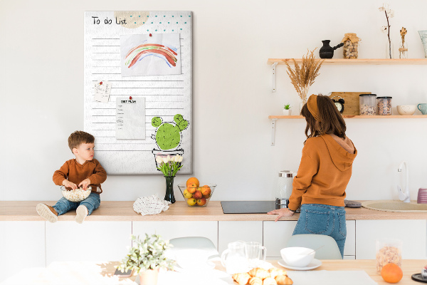Kork-Pinnwand mit dem Motiv Topfkaktus steht auf der To-Do-Liste