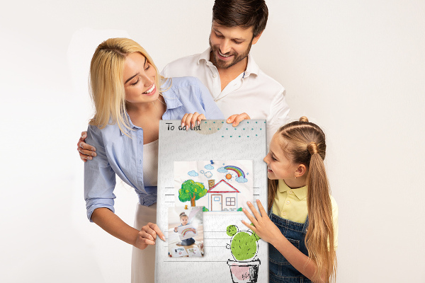 Kork-Pinnwand mit dem Motiv Topfkaktus steht auf der To-Do-Liste