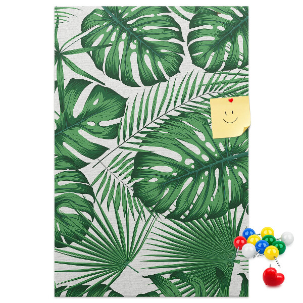 Bedruckte Korkplatte mit Monstera-Blättern auf hellem Hintergrund