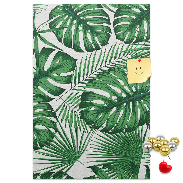Bedruckte Korkplatte mit Monstera-Blättern auf hellem Hintergrund