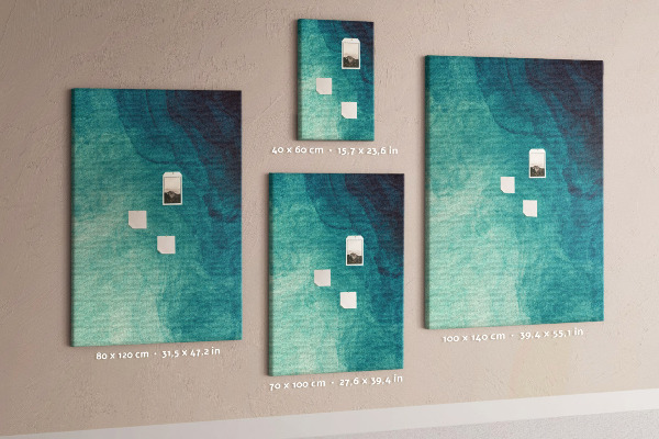 Bedruckte Korkplatte mit abstraktem Muster in Blautönen