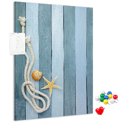 Kork-Pinnwand mit Strandmotiv aus blauen Planken und einer Muschel