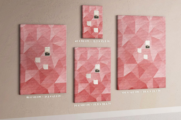 Kork-Pinnwand mit abstraktem rosa geometrischem Dreiecksmuster