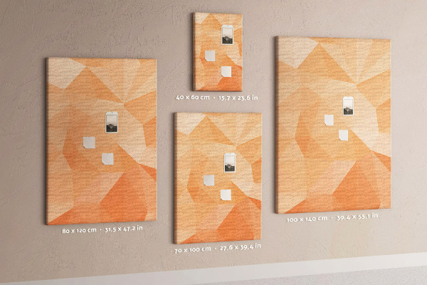Bedruckte Korkplatte mit geometrischen Mustern in Orange- und Beigetönen