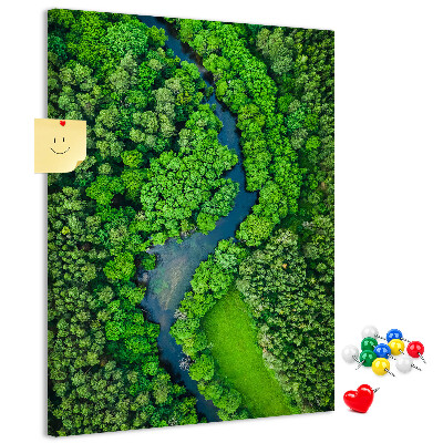 Bedruckte Korkplatte mit Motiv einer grünen Landschaft mit gewundenem Fluss