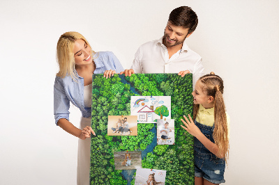 Bedruckte Korkplatte mit Motiv einer grünen Landschaft mit gewundenem Fluss