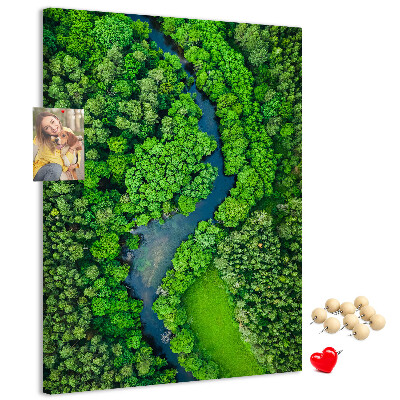 Bedruckte Korkplatte mit Motiv einer grünen Landschaft mit gewundenem Fluss