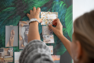 Bedruckte Korkplatte mit Motiv tropische Blätter in Grüntönen