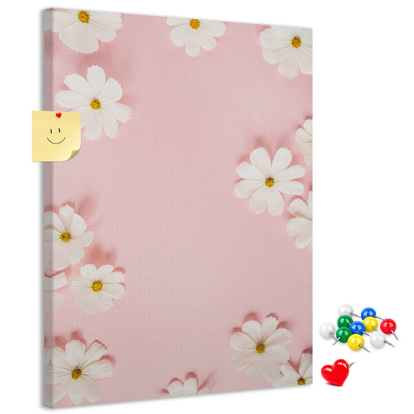Bedruckte Korkplatte mit rosa Hintergrund und weißen Gänseblümchen
