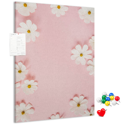 Bedruckte Korkplatte mit rosa Hintergrund und weißen Gänseblümchen
