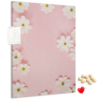 Bedruckte Korkplatte mit rosa Hintergrund und weißen Gänseblümchen