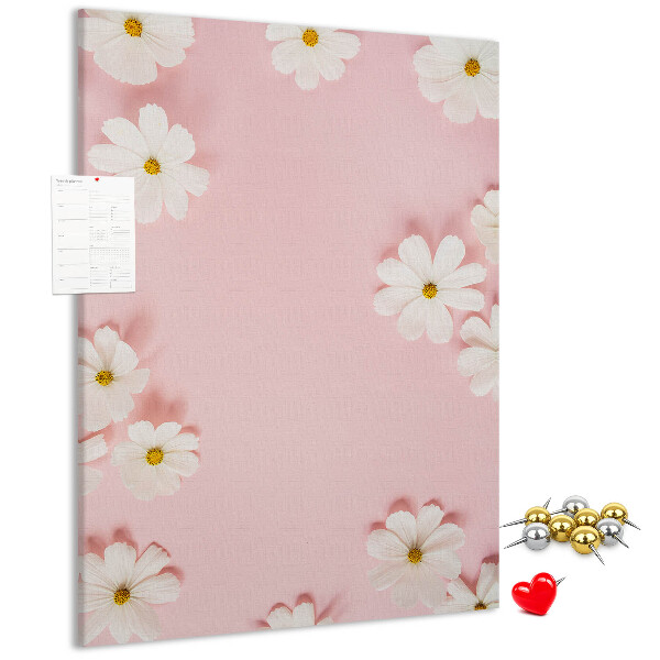 Bedruckte Korkplatte mit rosa Hintergrund und weißen Gänseblümchen