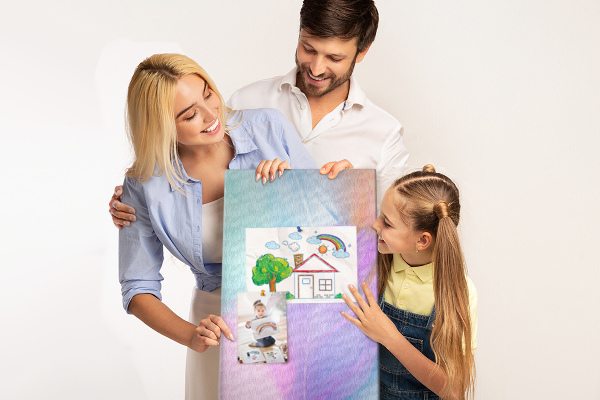 Kork-Pinnwand mit Motiv zarte Federn in Pastellfarben