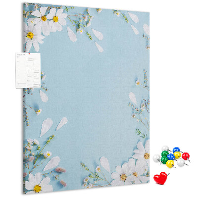 Bedruckte Korkplatte mit Blumenmuster auf blauem Hintergrund