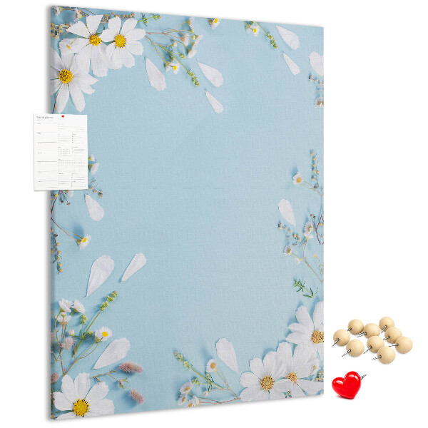 Bedruckte Korkplatte mit Blumenmuster auf blauem Hintergrund