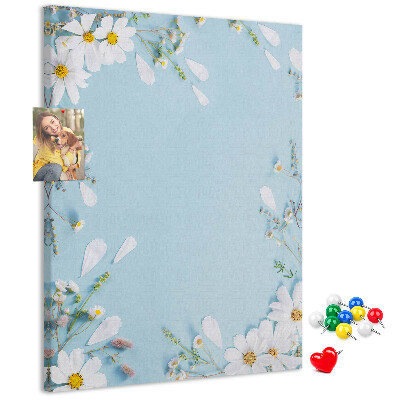 Bedruckte Korkplatte mit Blumenmuster auf blauem Hintergrund