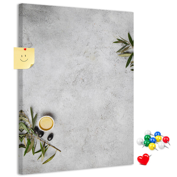 Pinnwand mit minimalistischem Hintergrund und olivgrünem Akzent