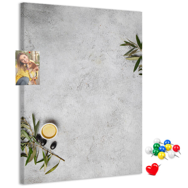 Pinnwand mit minimalistischem Hintergrund und olivgrünem Akzent
