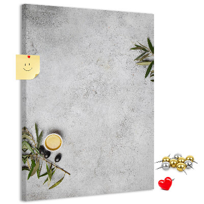 Pinnwand mit minimalistischem Hintergrund und olivgrünem Akzent