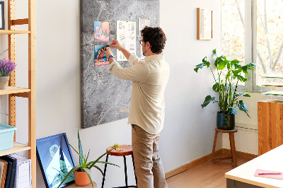 Pinnwand in grauem Marmor-Design mit feinen Adern