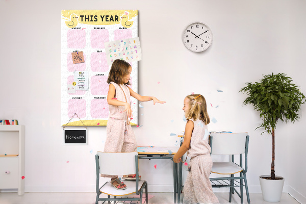 Pinnwand mit fröhlichem Vogelmotiv als Kalender
