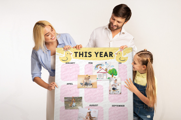 Pinnwand mit fröhlichem Vogelmotiv als Kalender