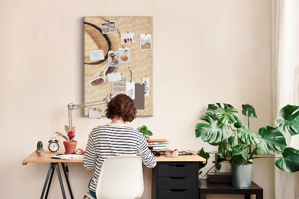 Bedruckte Korkplatte mit sommerlichem Strandmotiv im Sand