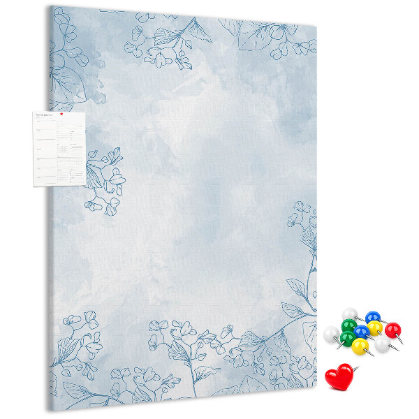 Pinnwand mit zarten blauen Blüten auf Aquarellhintergrund