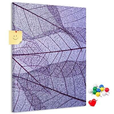 Bedruckte Korkplatte mit Motiv zarte Blätter in Violetttönen
