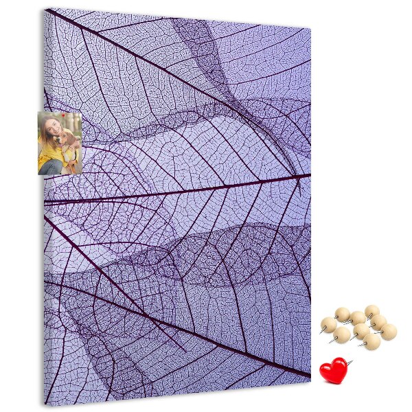 Bedruckte Korkplatte mit Motiv zarte Blätter in Violetttönen
