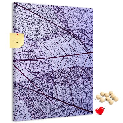 Bedruckte Korkplatte mit Motiv zarte Blätter in Violetttönen