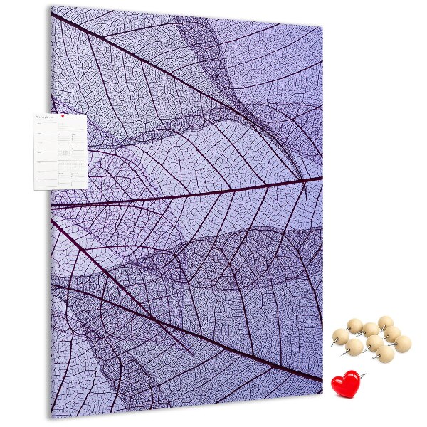 Bedruckte Korkplatte mit Motiv zarte Blätter in Violetttönen