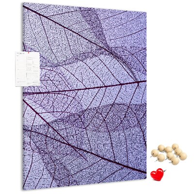 Bedruckte Korkplatte mit Motiv zarte Blätter in Violetttönen