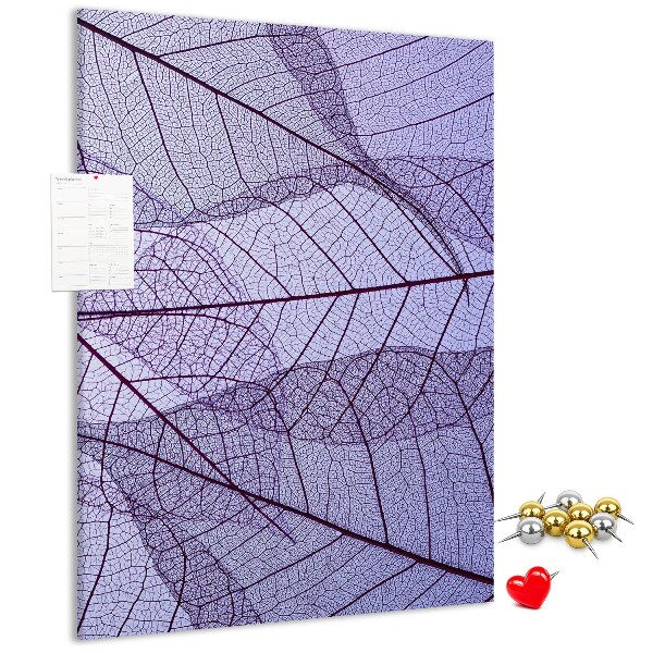 Bedruckte Korkplatte mit Motiv zarte Blätter in Violetttönen