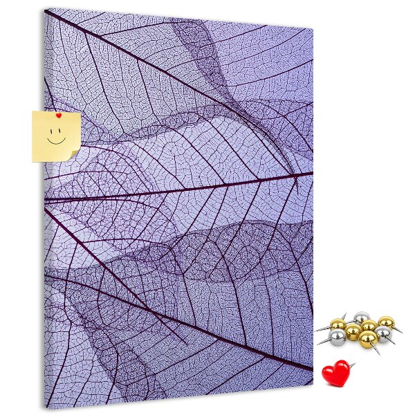 Bedruckte Korkplatte mit Motiv zarte Blätter in Violetttönen