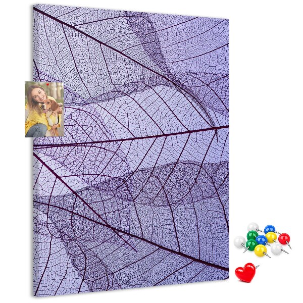 Bedruckte Korkplatte mit Motiv zarte Blätter in Violetttönen
