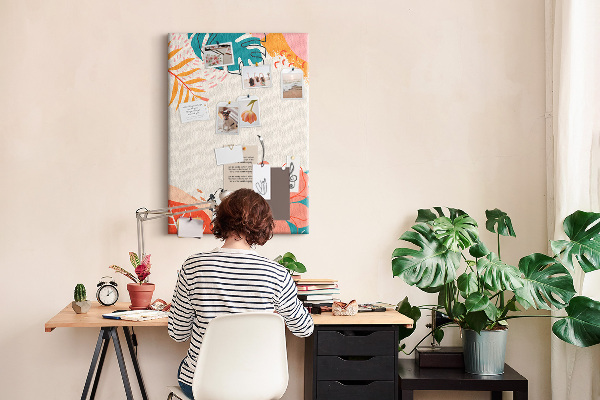 Kork-Pinnwand mit Motiv tropische Blätter und Blüten in Pastelltönen