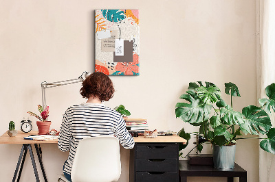 Kork-Pinnwand mit Motiv tropische Blätter und Blüten in Pastelltönen