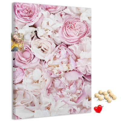 Kork-Pinnwand mit Motiv aus rosa Blüten in zarter Farbkombination